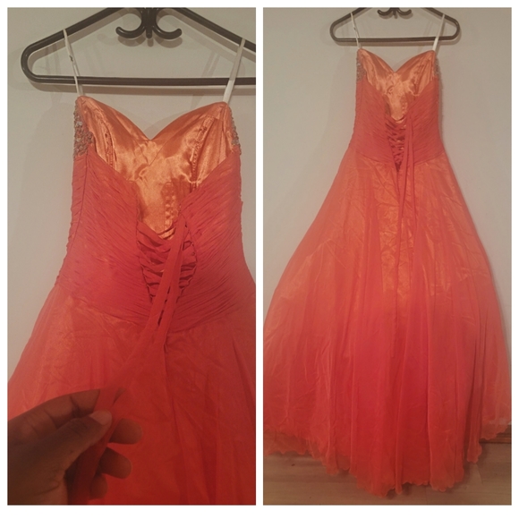 Mac Duggal Prom Gown - Picture 5 of 10